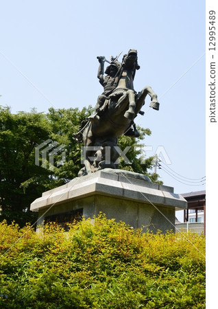 Yoshisada Nitta（京王線·Minobaruhara車站/ Katamachi，東京府中市）的馬雕像 12995489