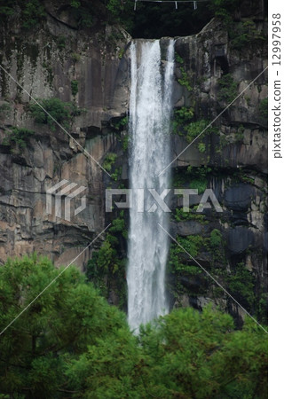 Nachi's waterfall (Nachikatsura-cho, Higashimuro-gun, Wakayama Prefecture) 12997958