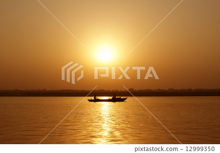 Fishermen's Boat at Sunset 12999350