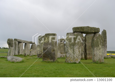 Stonehenge  13001100