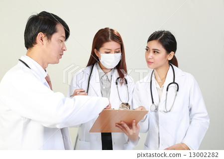 Female male doctor group discussion write clipboard pointing 13002282