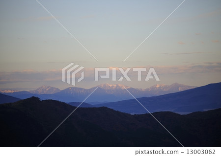 Morning glow of the Southern Alps from Mt. Taikan Morning glow of the Southern Alps from Mt. Taikan 13003062