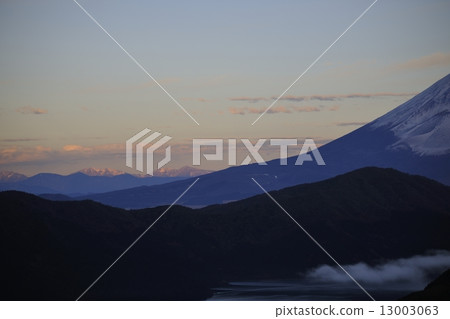 Morning glow of the Southern Alps from Mt. Taikan Morning glow of the Southern Alps from Mt. Taikan 13003063