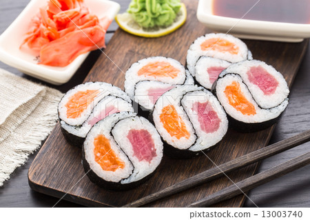 Yin yang futomaki with tuna and salmon Yin yang futomaki with tuna and salmon 13003740