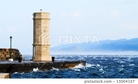Picture represents the lighthouse while blowing strong wind 13004187