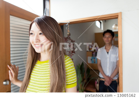 beauty salon, female customer, female 13005162