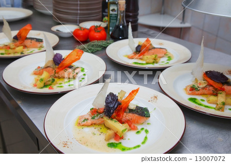 red fish red fish 13007072