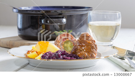 Roulade of beef with potatoes and red cabbage 13008667
