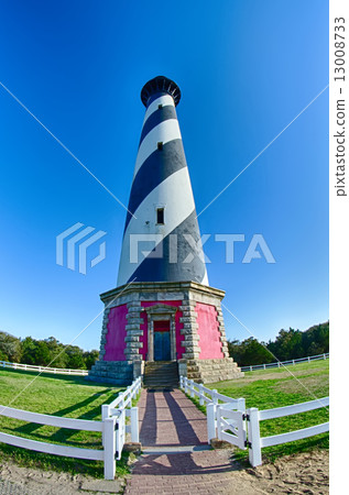 Diagonal black and white stripes mark the Cape Hatteras lighthou 13008733