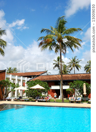 The swimming pool at luxury hotel, Bentota, Sri Lanka 13009030