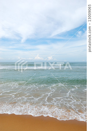 Beach and turquoise water of Indian Ocean, Bentota,  Sri Lanka 13009065