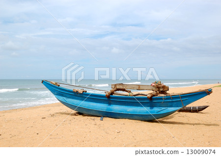 The traditional Sri Lanka's boat for fishing 13009074