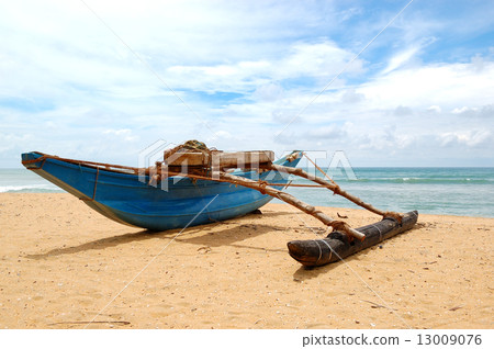 The traditional Sri Lanka's boat for fishing 13009076