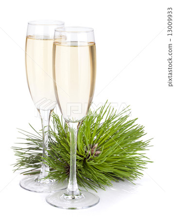 Champagne glasses and firtree 13009933