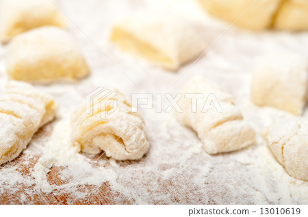 making fresh Italian potato gnocchi 13010619