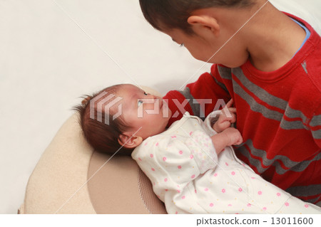 5 and 0 year old siblings 13011600