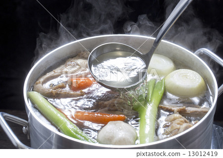 Chicken bouillon 13012419