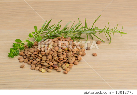 Raw lentils 13012773