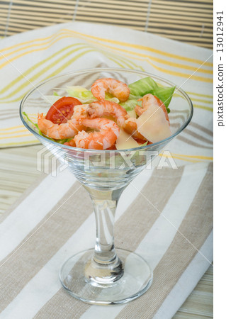 Caesar salad with shrimps Caesar salad with shrimps 13012941