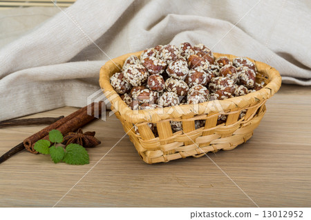 Peanut in honey with sesame seeds 13012952
