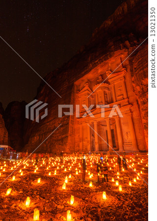 點亮El Cazne(約旦,佩特拉遺址) 點亮El Cazne(約旦,佩特拉遺址) 13021350