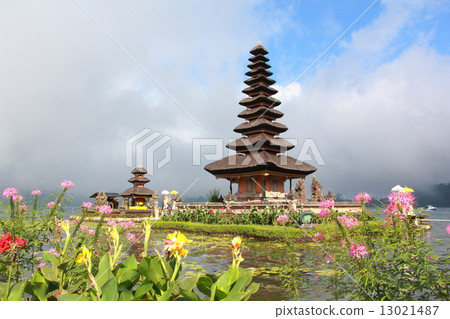 Pura Ulun Danu temple 13021487