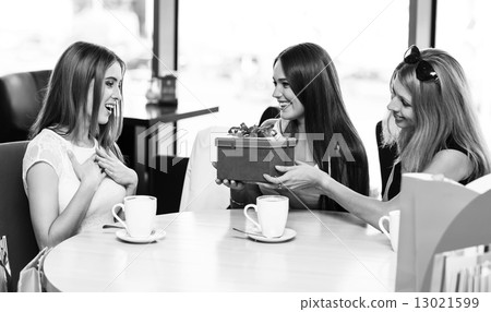 Happy friends Happy friends 13021599