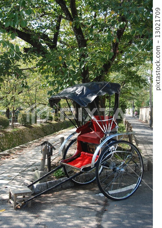 Rickshaw (path of philosophy / Higashiyama ku Kyoto city) 13021709