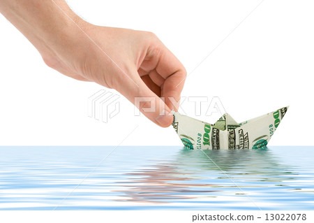 Hand launching money ship 13022078