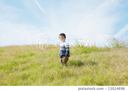 一個回頭看的男孩 13024696