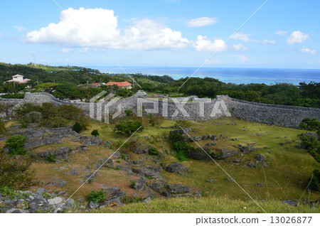 Ishigaki of Nakijin Castle · Main Dynasty (Okinawa Prefecture Kokubo-gun Nakijin Village) 13026877