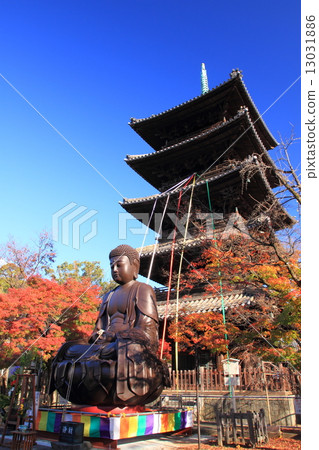 December Aichi Yasushiyama Kinkoji, 5-storied tower and Heisei Daibutsu and autumn leaves 13031886
