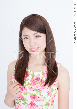 young woman young woman 13031901