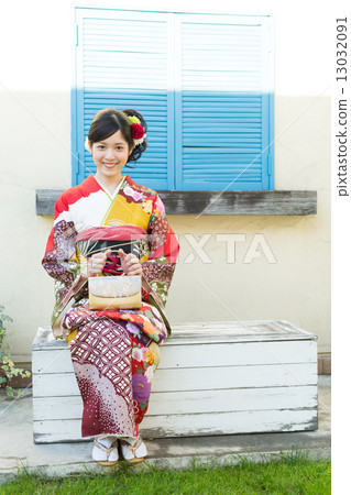 Woman in long-sleeved kimono Woman in long-sleeved kimono 13032091