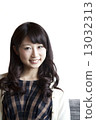 一個女人帶著微笑 13032313
