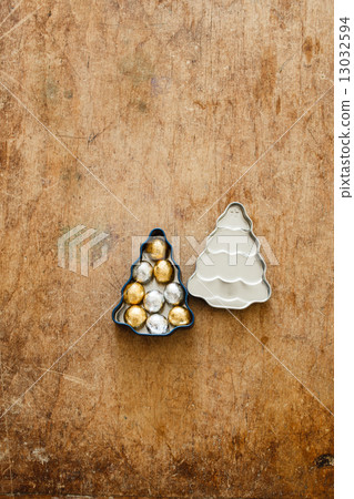 Christmas tree on wood board 13032594