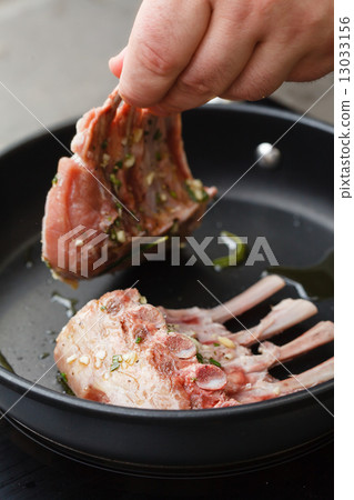 lamb chops on the pan lamb chops on the pan 13033156