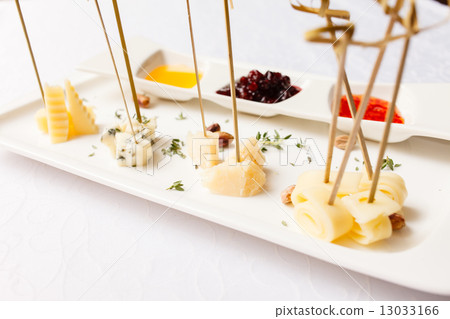 plate of cheese 13033166