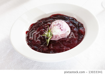 ice cream with sauce ice cream with sauce 13033341