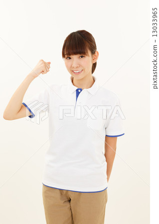 一件馬球襯衫的女人 13033965