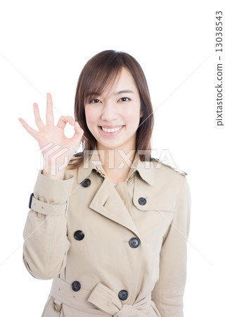 A woman who makes an OK gesture 13038543