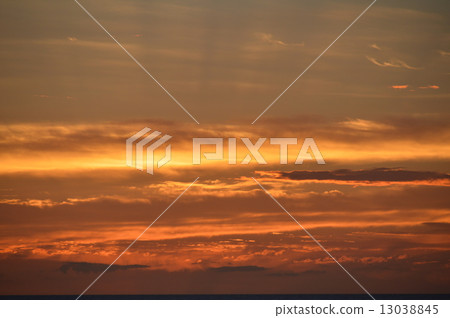 Small burn in the sky and sunset in Okinawa (Sesokushima / Okinawa Prefecture Kunigami-gun headquarters town) Small burn in the sky and sunset in Okinawa (Sesokushima / Okinawa Prefecture Kunigami-gun headquarters town) 13038845