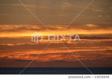 Small burn in the sky and sunset in Okinawa (Sesokushima / Okinawa Prefecture Kunigami-gun headquarters town) Small burn in the sky and sunset in Okinawa (Sesokushima / Okinawa Prefecture Kunigami-gun headquarters town) 13038846