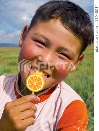 Happiness Asian Boy with His Candy 13040014