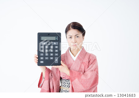 Senior women in kimono 13041683