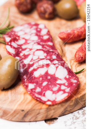 Salami antipasto 13042254