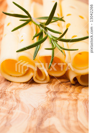 provolone cheese 13042266