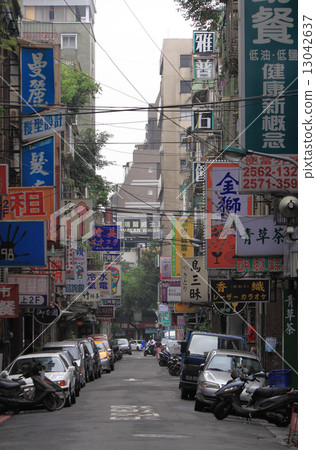 台灣台北市的胡同（從Hayashi-mori北路） 13042637
