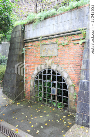 Taiwan Xinbei city Jiufen, the former gold mine trace "the fifth pit" Taiwan Xinbei city Jiufen, the former gold mine trace "the fifth pit" 13042652