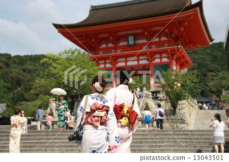 婦女在京都觀光 13043501